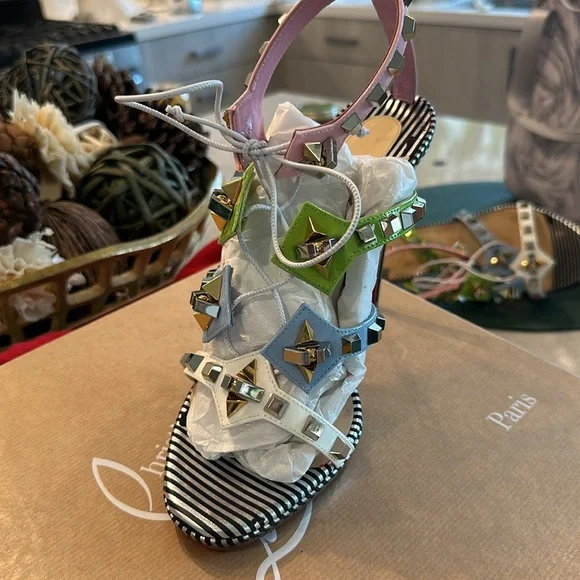 Christian Louboutin size 40 worn only twice with original box and shoe bags - Picture 5 of 10